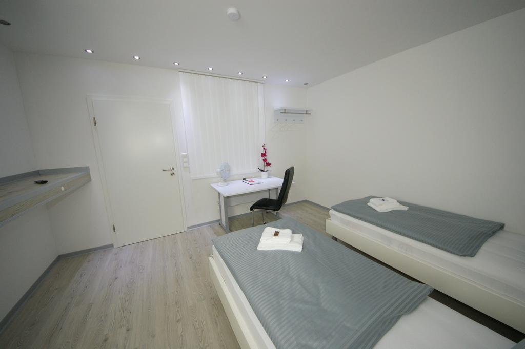 Hotel Am Rosenplatz,24 Stunden Check In, Kostenfreie Parkplaetze Brechtorf Quarto foto