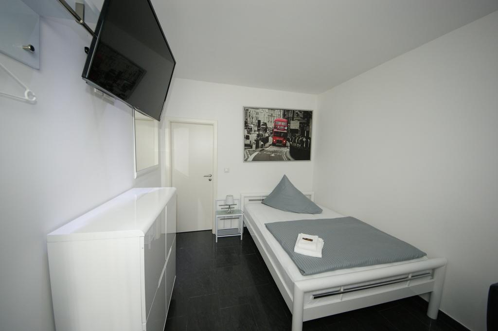 Hotel Am Rosenplatz,24 Stunden Check In, Kostenfreie Parkplaetze Brechtorf Quarto foto