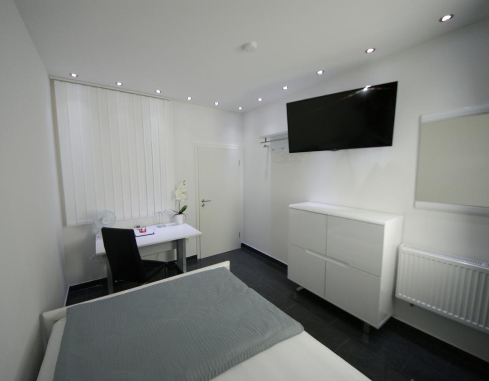Hotel Am Rosenplatz,24 Stunden Check In, Kostenfreie Parkplaetze Brechtorf Quarto foto