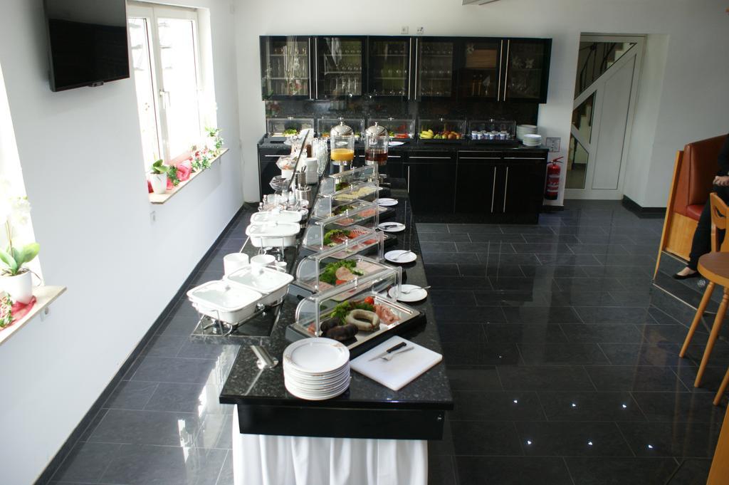 Hotel Am Rosenplatz,24 Stunden Check In, Kostenfreie Parkplaetze Brechtorf Quarto foto