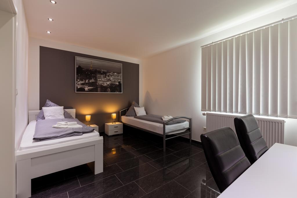 Hotel Am Rosenplatz,24 Stunden Check In, Kostenfreie Parkplaetze Brechtorf Exterior foto