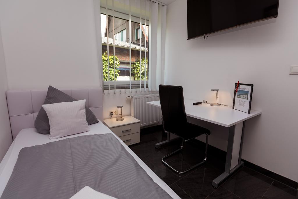 Hotel Am Rosenplatz,24 Stunden Check In, Kostenfreie Parkplaetze Brechtorf Exterior foto